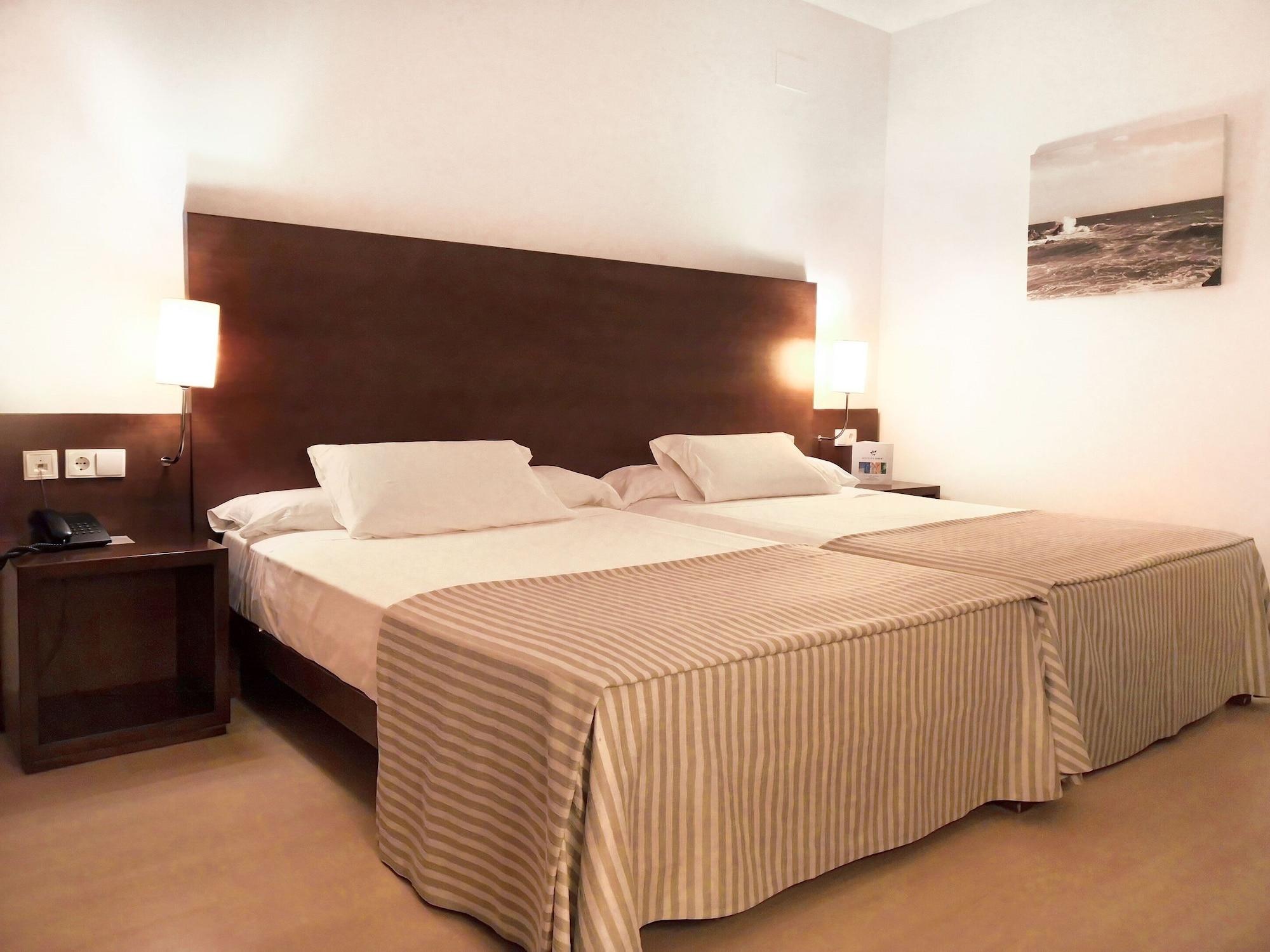 Garbi Costa Luz Hotel โกนิล เด ลาฟรอนเตรา ภายนอก รูปภาพ