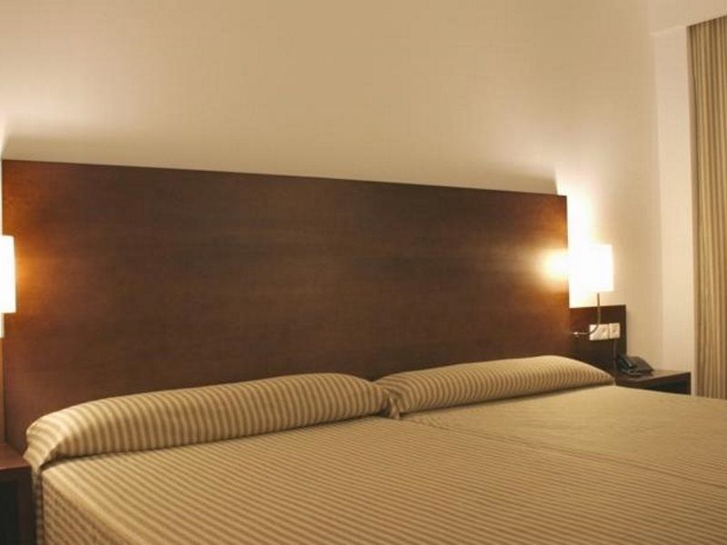 Garbi Costa Luz Hotel โกนิล เด ลาฟรอนเตรา ภายนอก รูปภาพ